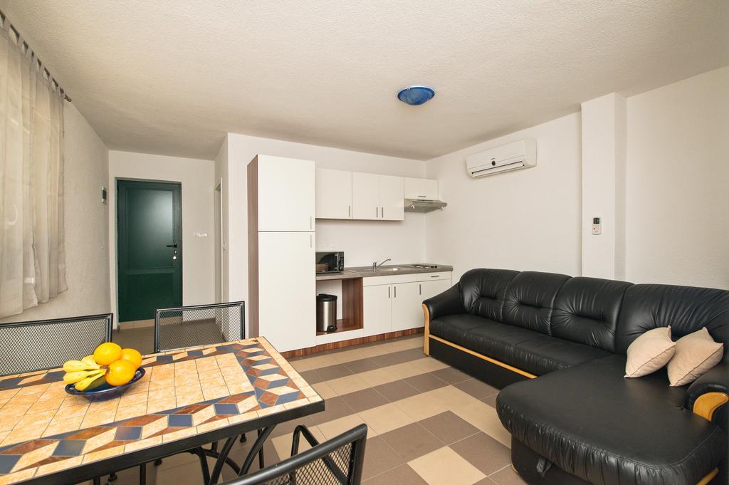 Apartment Afrika Makarska Eksteriør billede