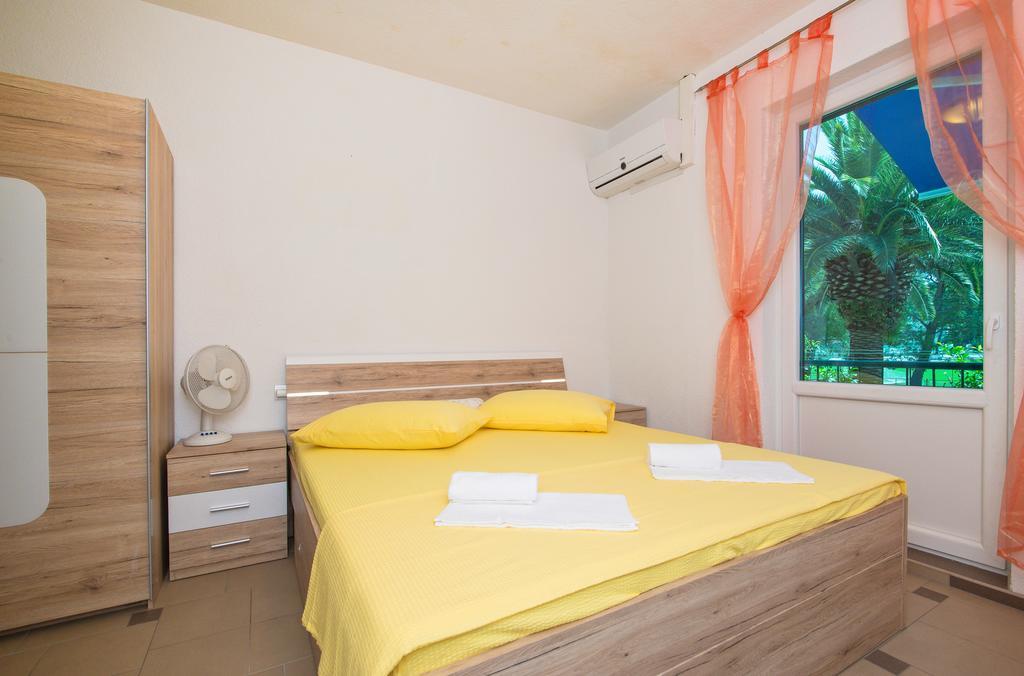Apartment Afrika Makarska Eksteriør billede